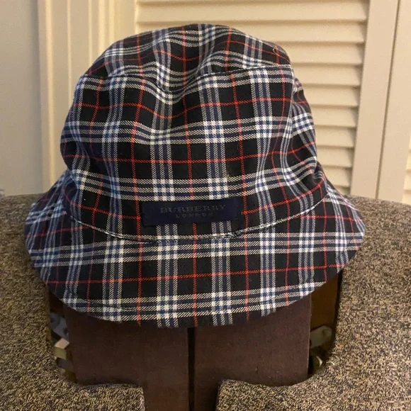 Burberry | Accessories | Burberry London Bucket Channing  display picture 1